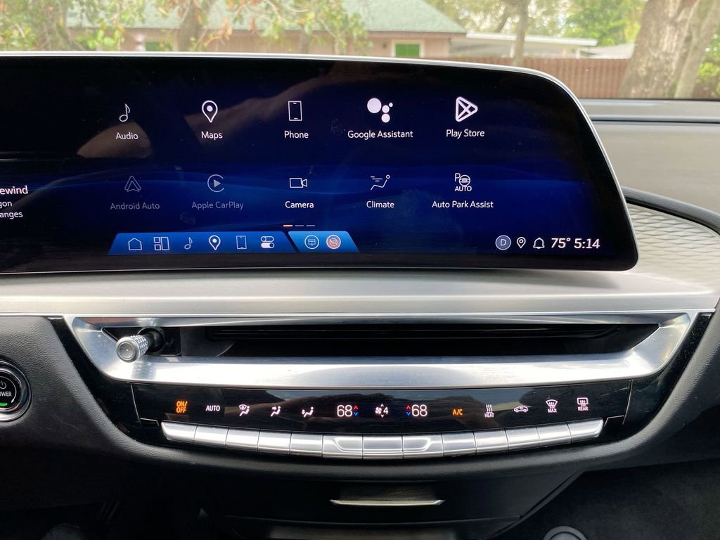 Used 2024 Cadillac Lyriq Sport image 15