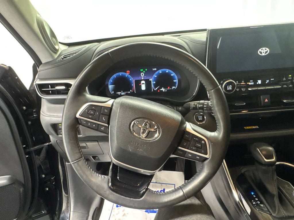 Used 2023 Toyota Highlander Platinum AWD/4WD image 15