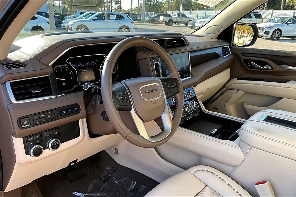 Used 2021 GMC Yukon Denali w/ Denali Premium Package image 14