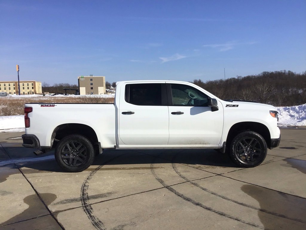 Used 2026 Chevrolet Silverado 1500 Custom Trail Boss w/ Turbomax Blackout Package image 2