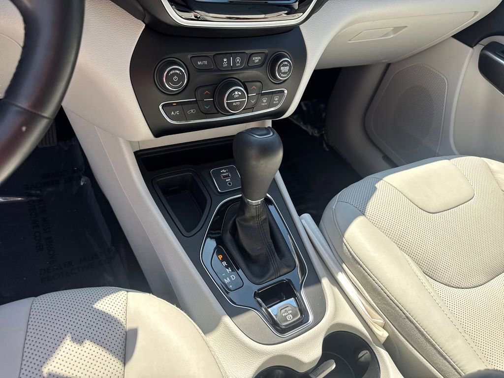 Used 2020 Jeep Cherokee Limited image 30