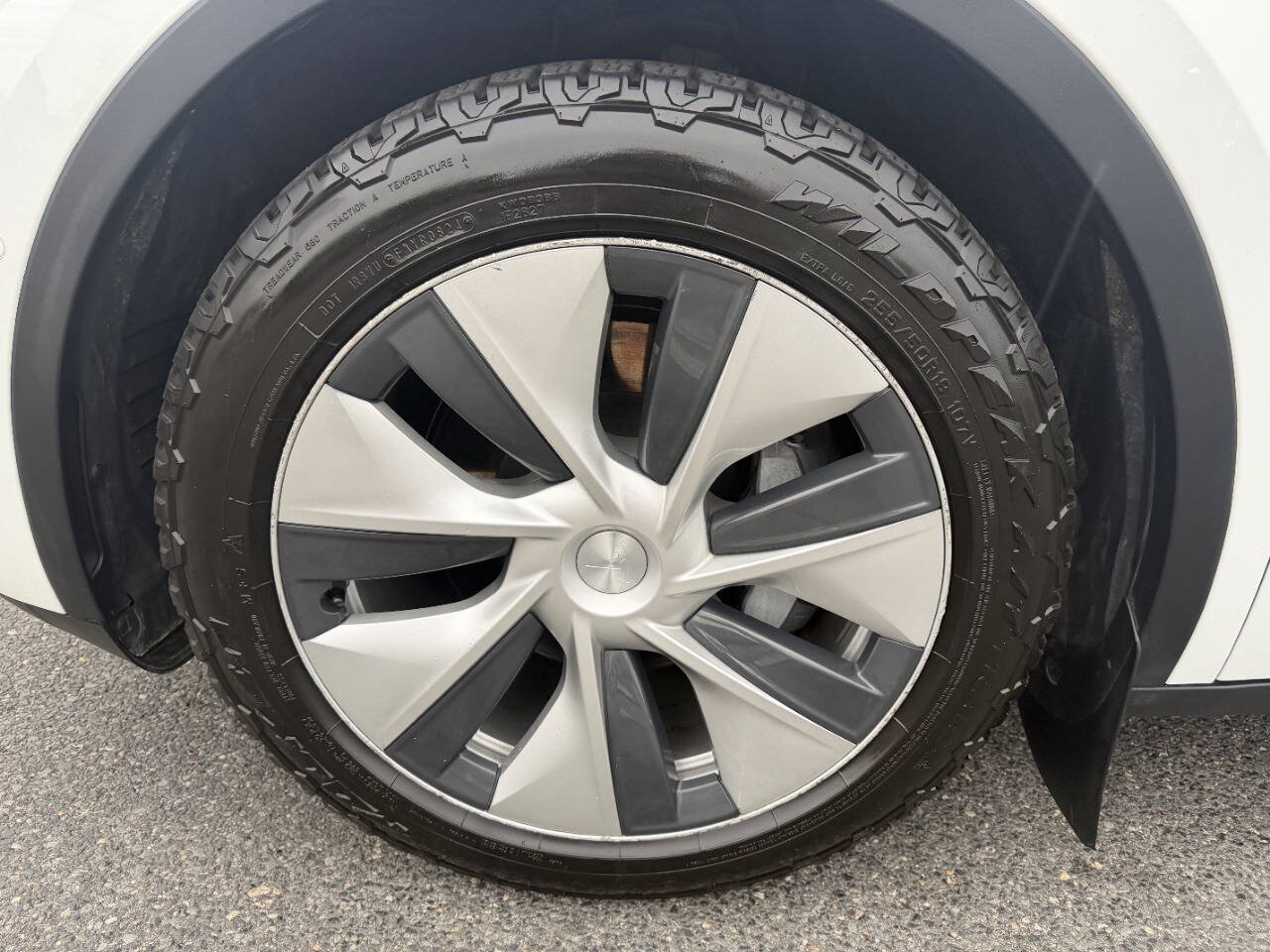 Used 2021 Tesla Model Y Long Range AWD/4WD image 12