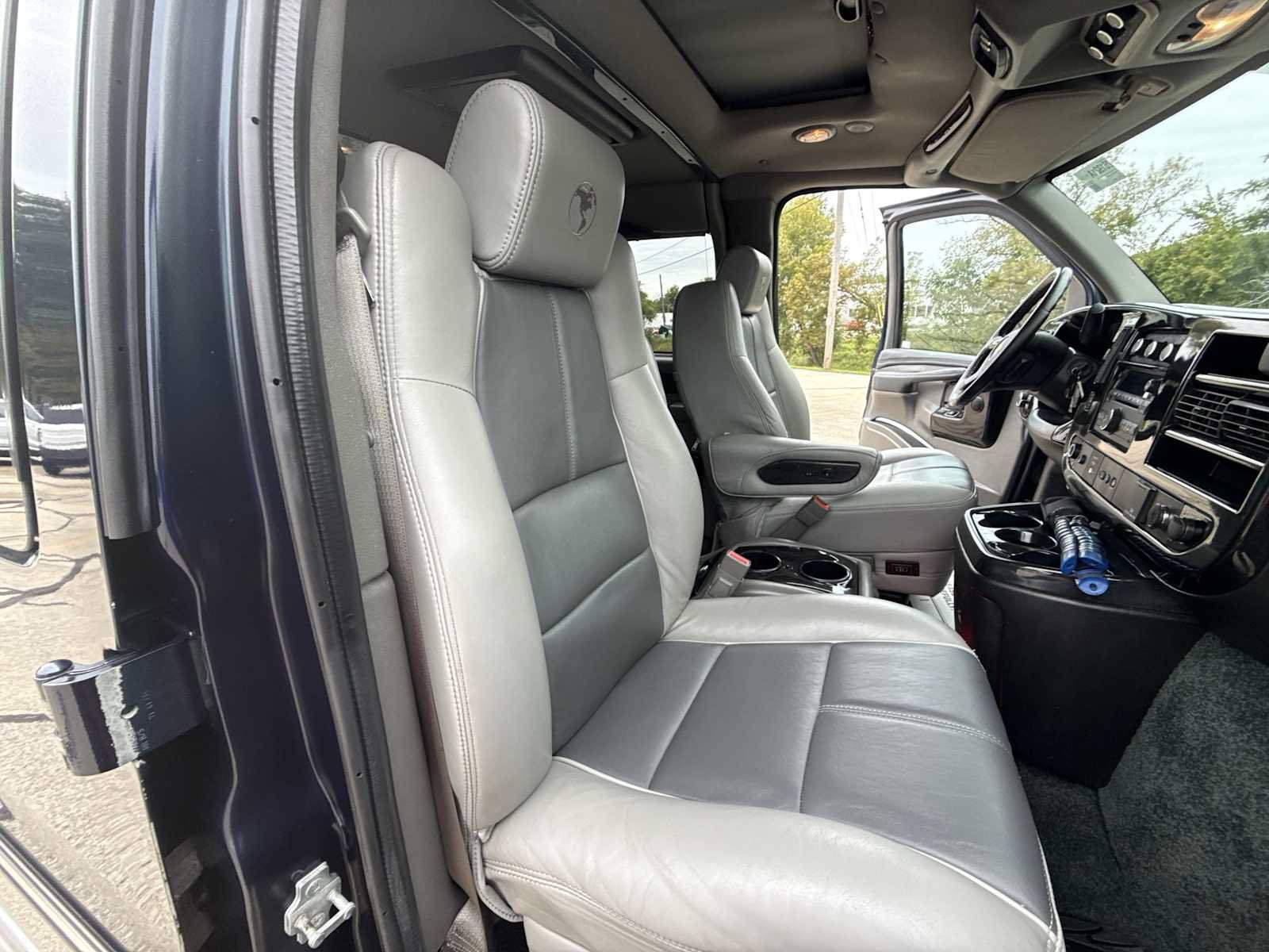 Used 2015 Chevrolet Express 2500 RWD image 26