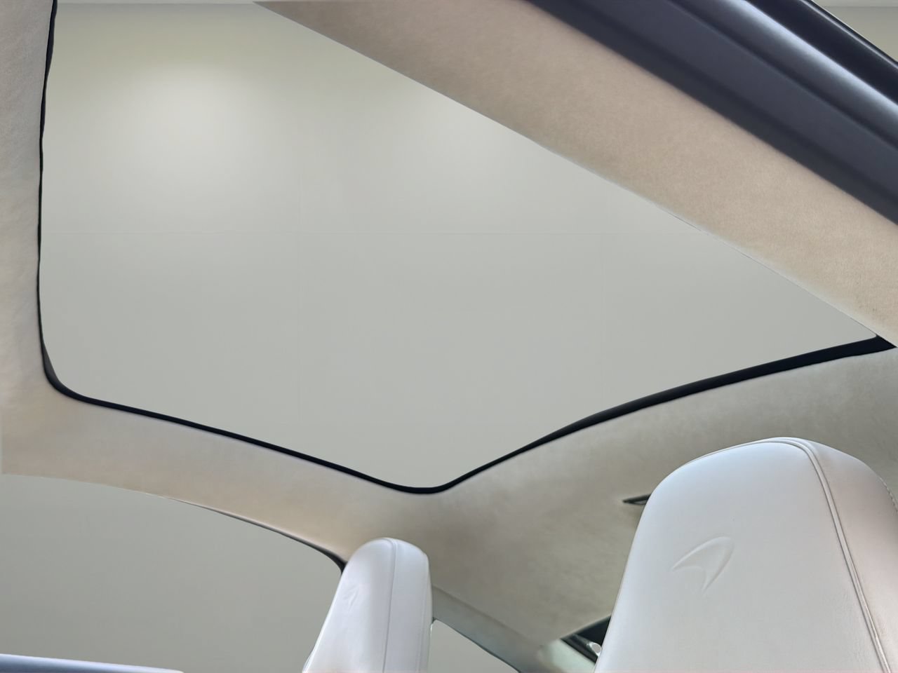 Used 2023 McLaren GT RWD image 23