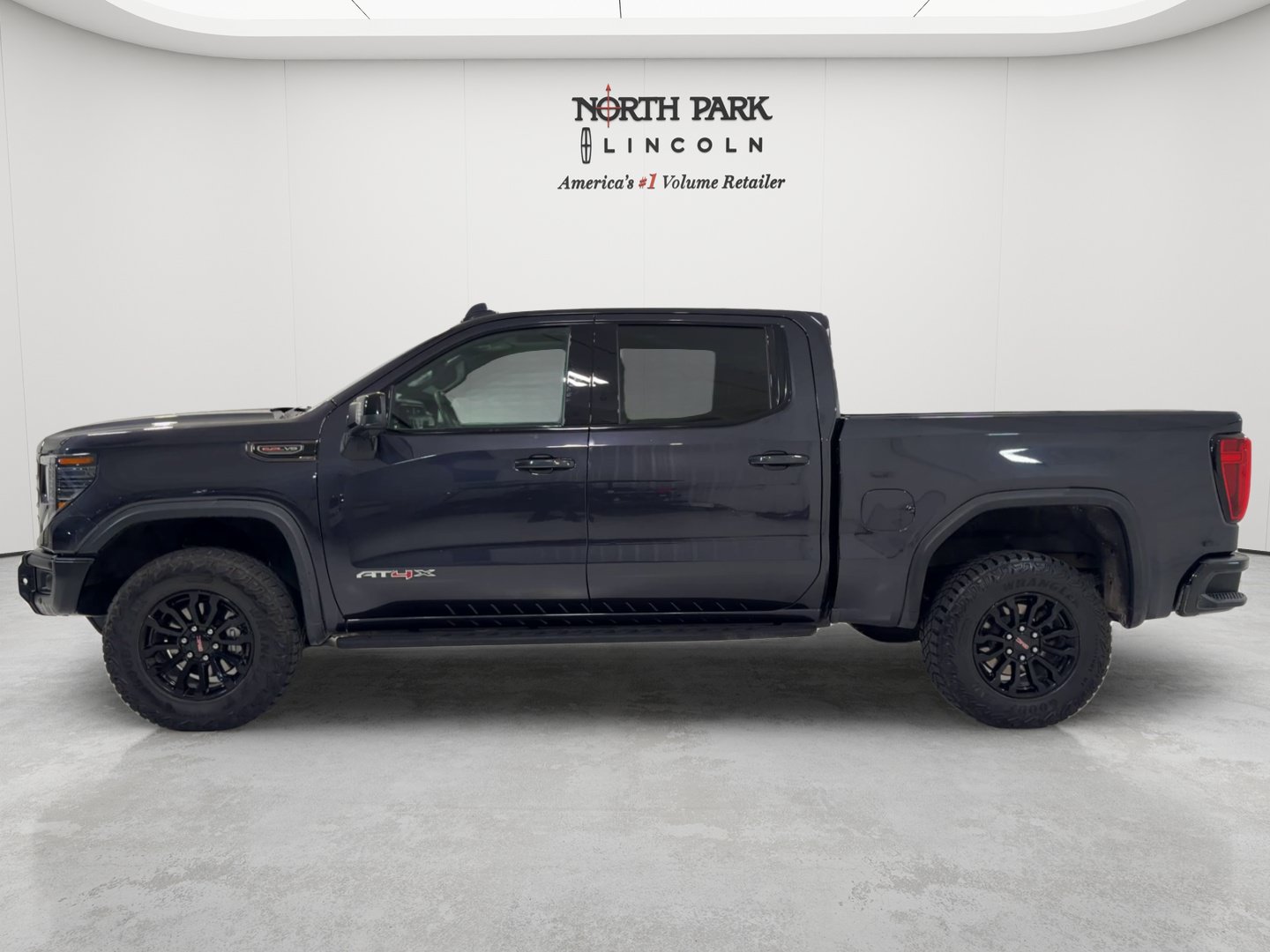 Used 2023 GMC Sierra 1500 AT4X AWD/4WD image 2