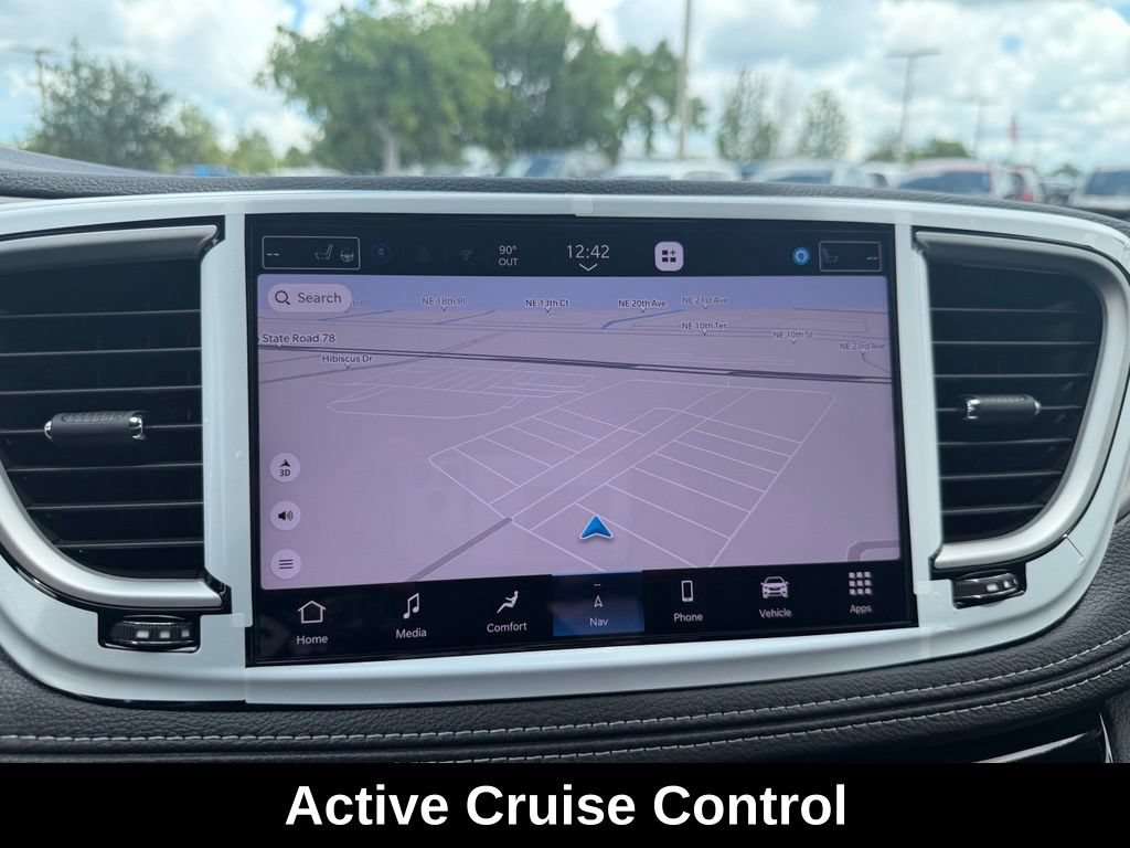 New 2027 Chrysler Pacifica Limited FWD image 14