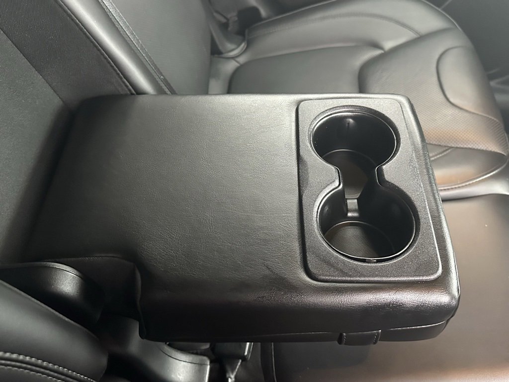 Used 2019 Jeep Cherokee Overland w/ Technology Group image 16