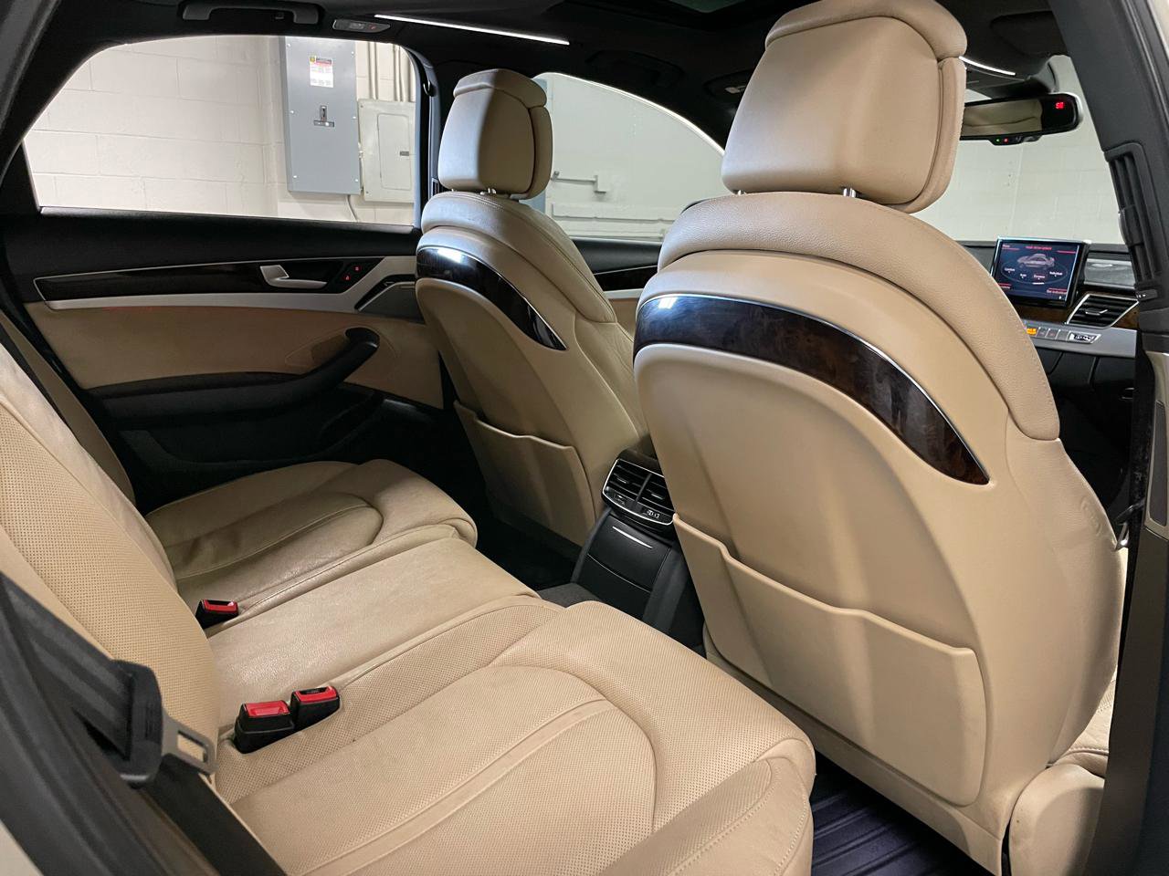 Used 2011 Audi A8 4.2 image 21