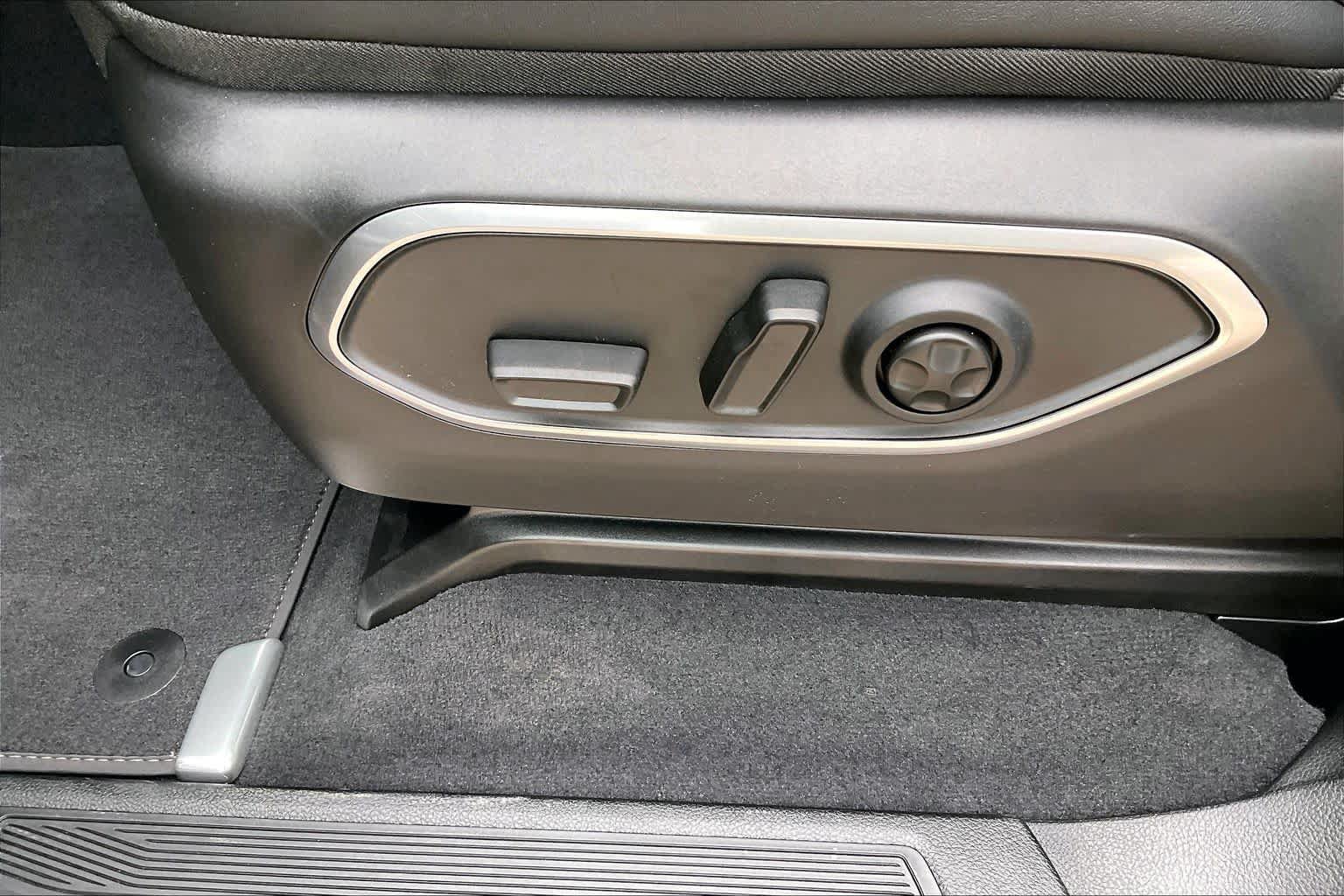 New 2026 Jeep Grand Wagoneer L Limited AWD/4WD image 16