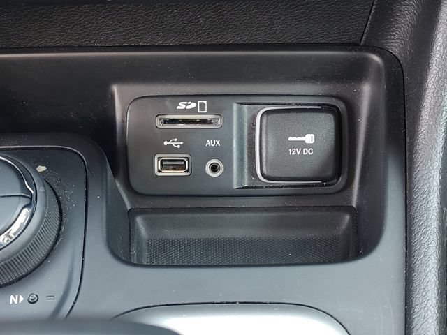 Used 2017 Jeep Cherokee Overland w/ Technology Group AWD/4WD image 18