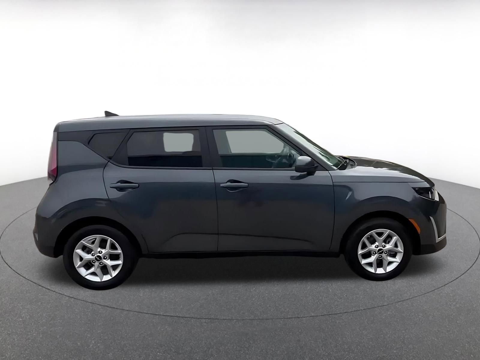 Used 2025 Kia Soul LX w/ LX Technology Package FWD image 16