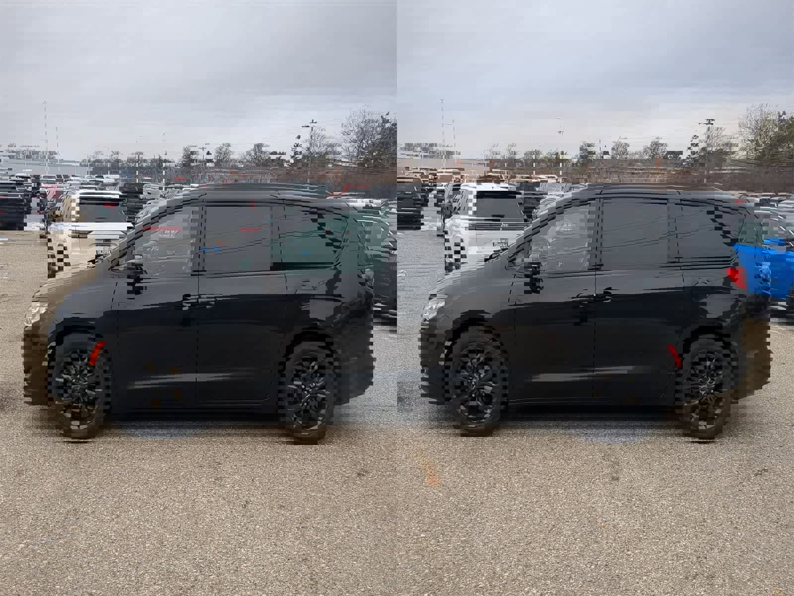 Certified 2019 Chrysler Pacifica Limited w/ S Appearance Package image 11