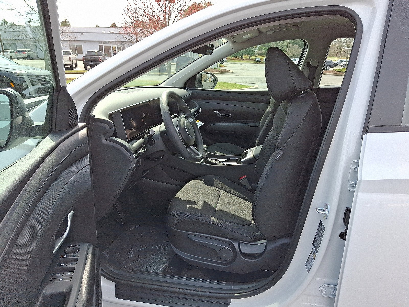 Certified 2025 Hyundai Tucson SE image 18