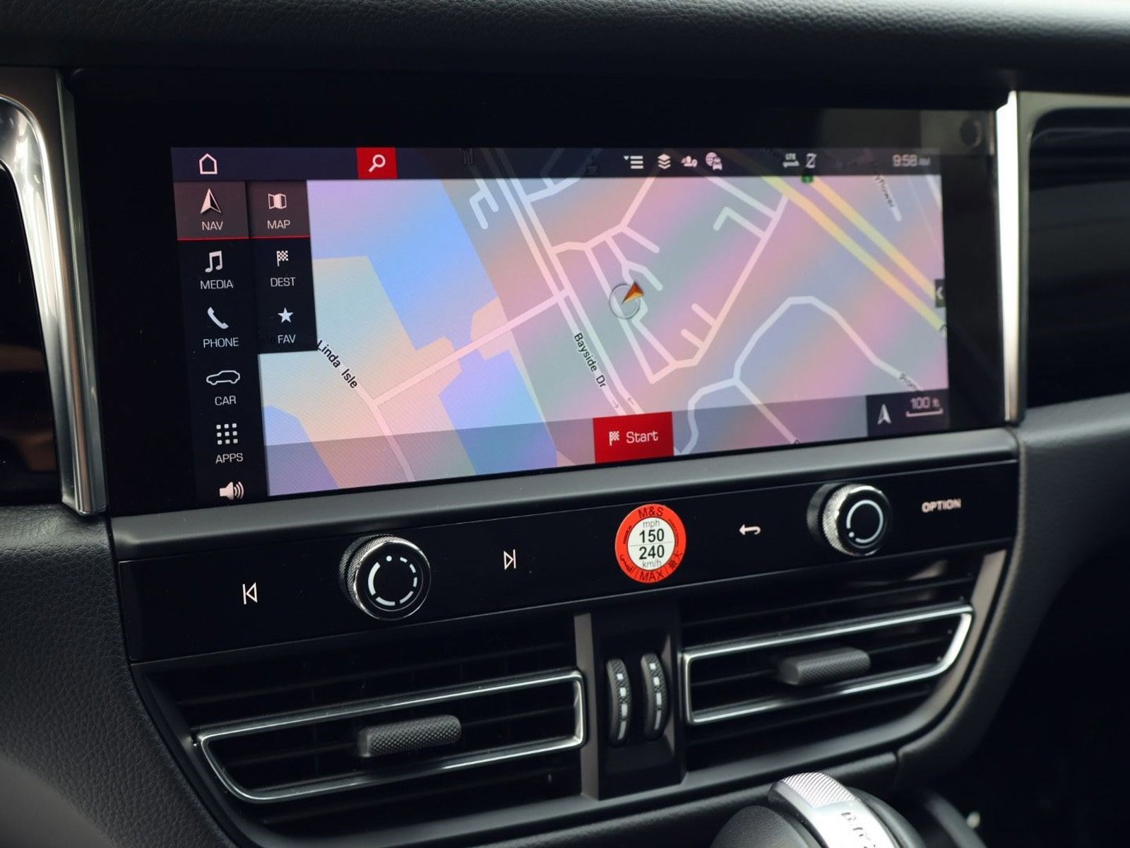 Certified 2025 Porsche Macan AWD/4WD image 18