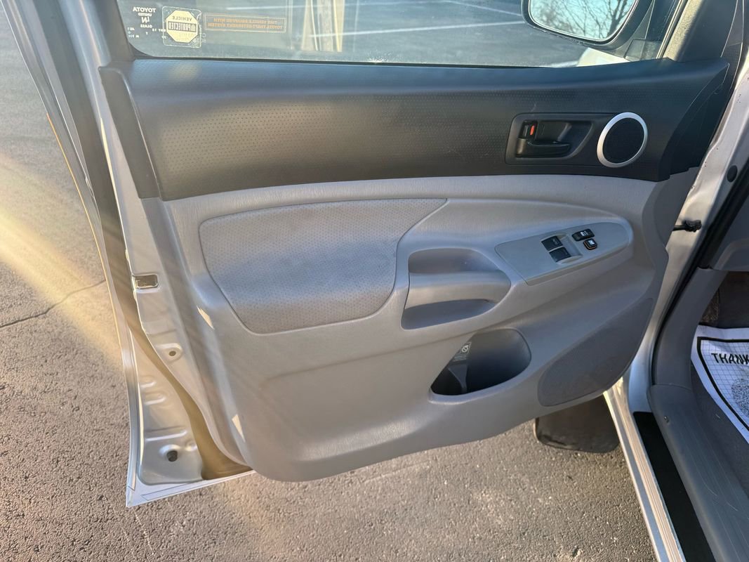 Used 2011 Toyota Tacoma 4x4 Access Cab V6 w/ Convenience Pkg image 10