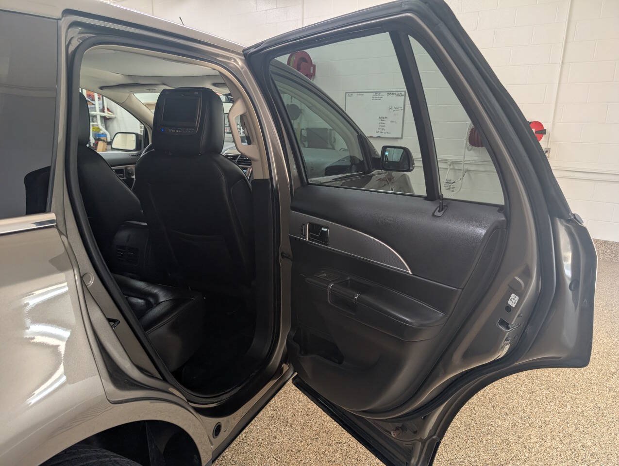 Used 2012 Lincoln MKX AWD image 17
