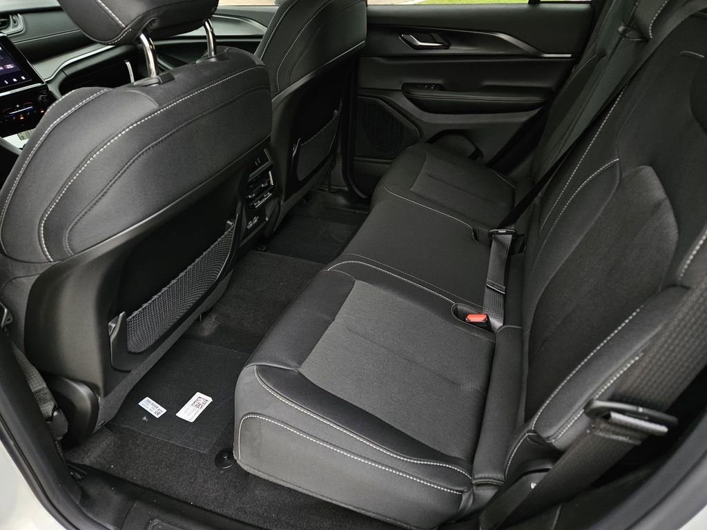 New 2026 Jeep Grand Cherokee Laredo AWD/4WD image 12