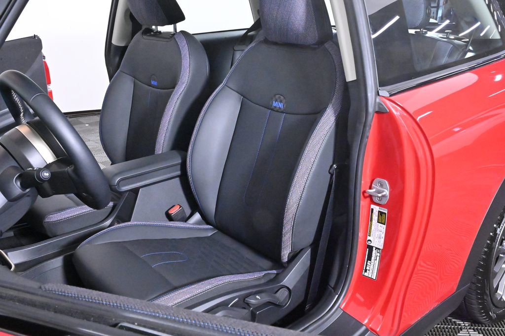 Certified 2025 MINI Cooper S image 23