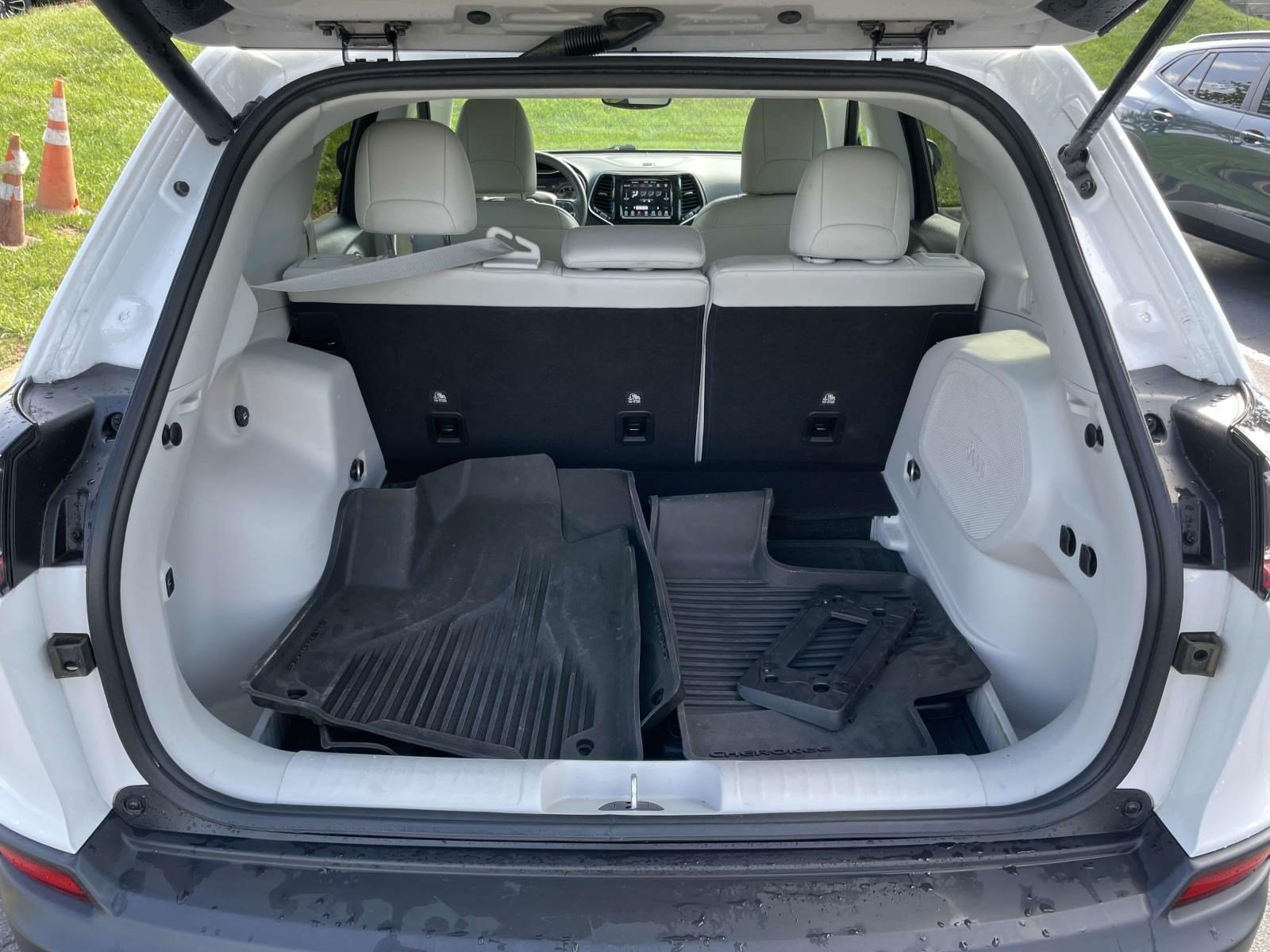 Used 2022 Jeep Cherokee Limited AWD/4WD image 8