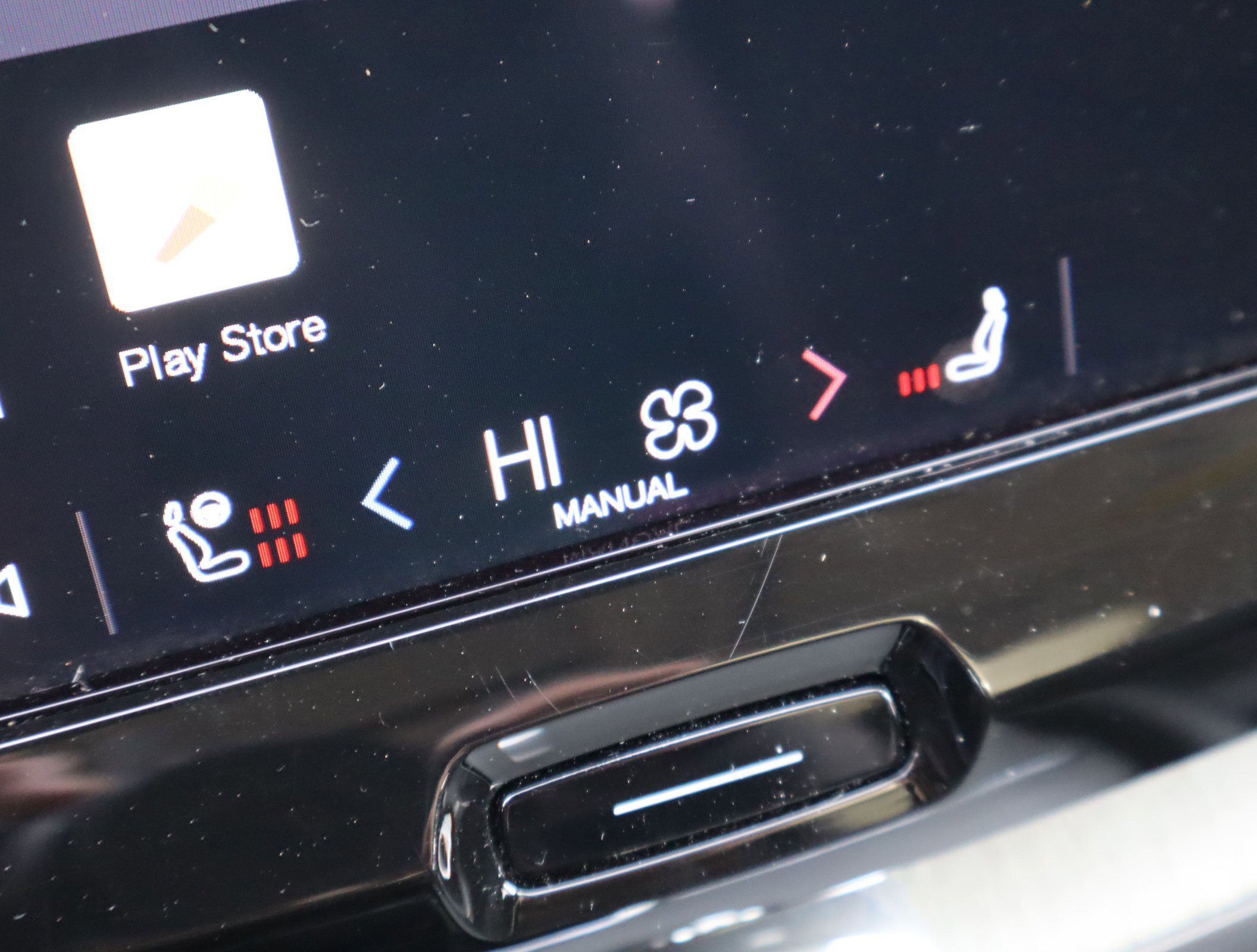 Used 2025 Volvo XC60 B5 Plus image 30