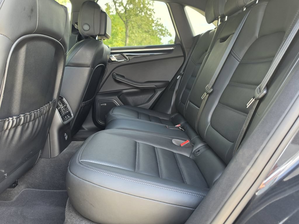 Used 2026 Porsche Macan AWD/4WD image 17