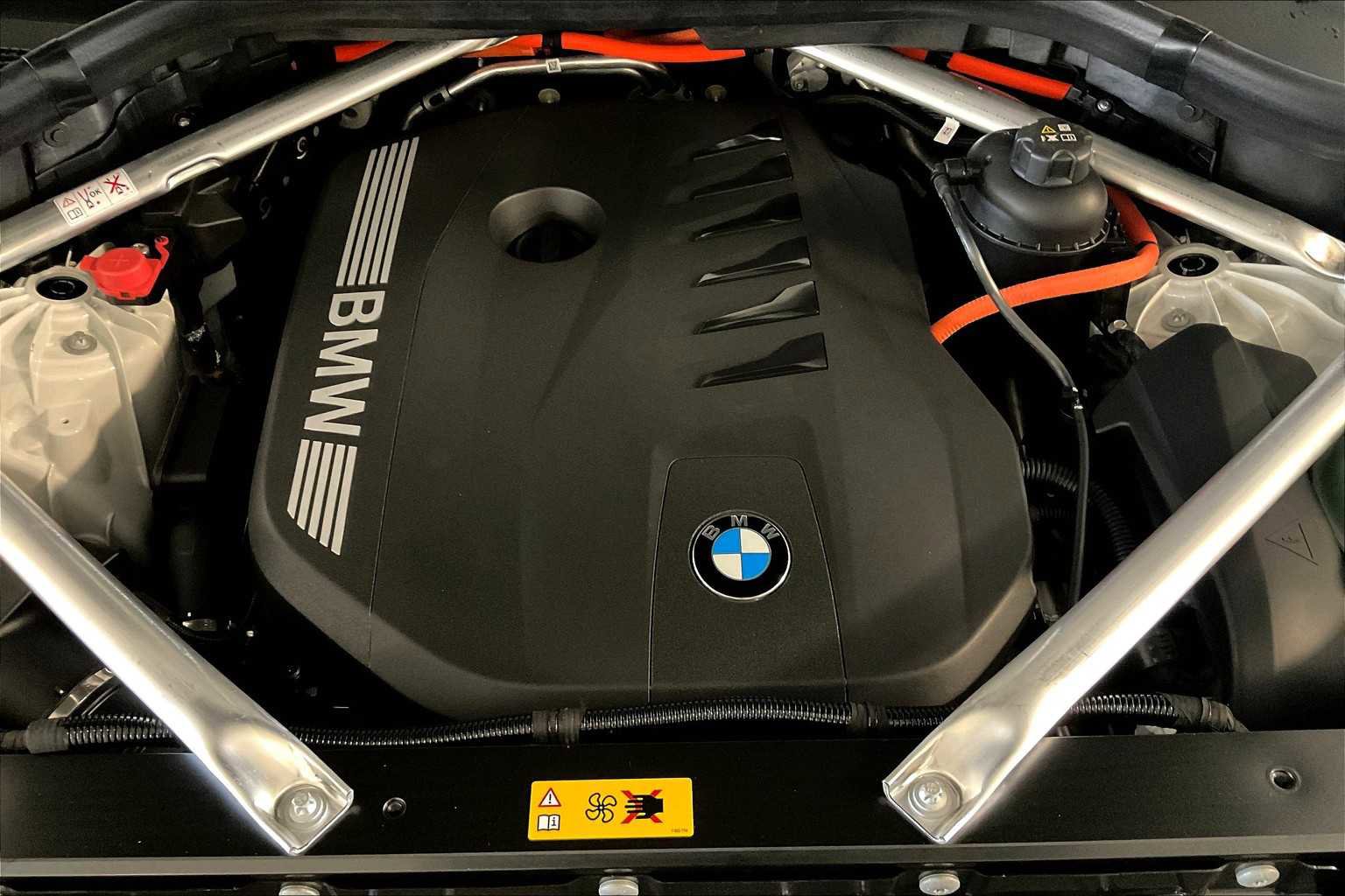 Used 2026 BMW X5 xDrive50e w/ Climate Comfort Package image 17