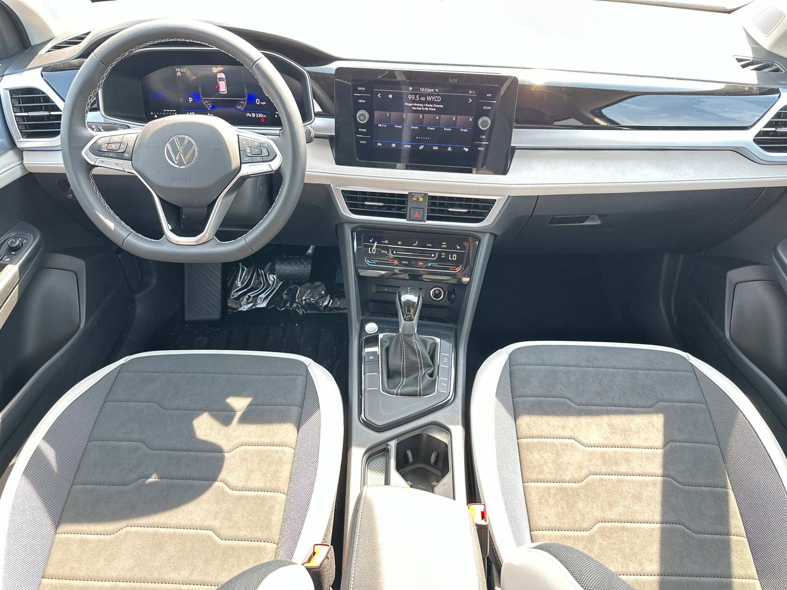 New 2025 Volkswagen Taos SE image 13