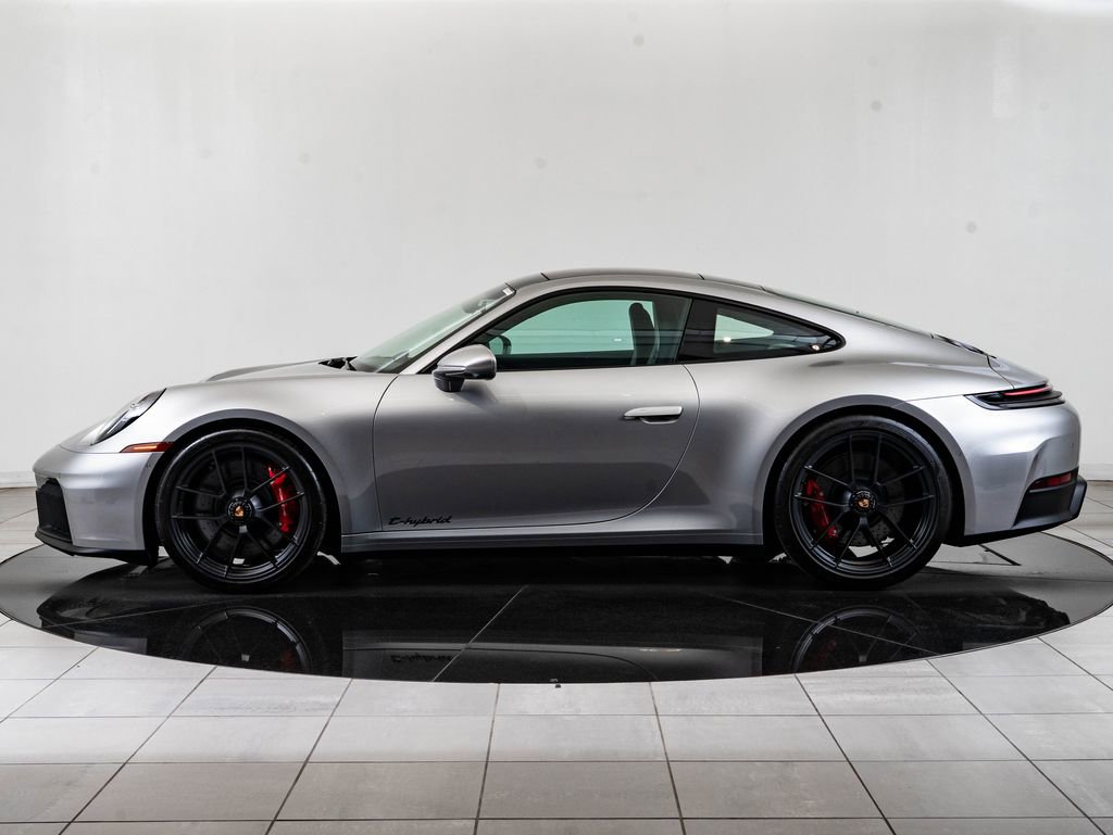 Certified 2025 Porsche 911 Carrera GTS RWD image 2