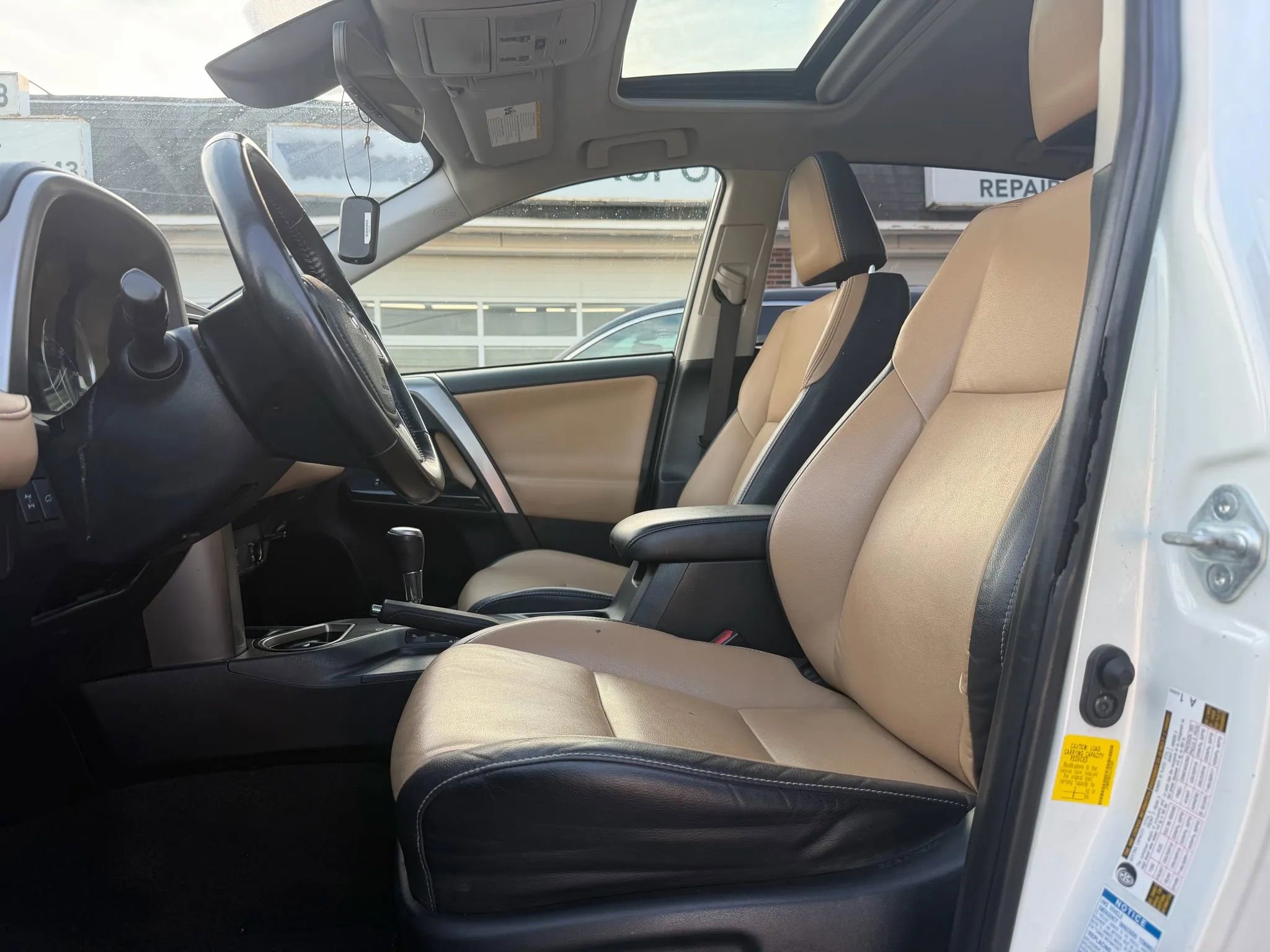 Used 2018 Toyota RAV4 Limited AWD/4WD image 10