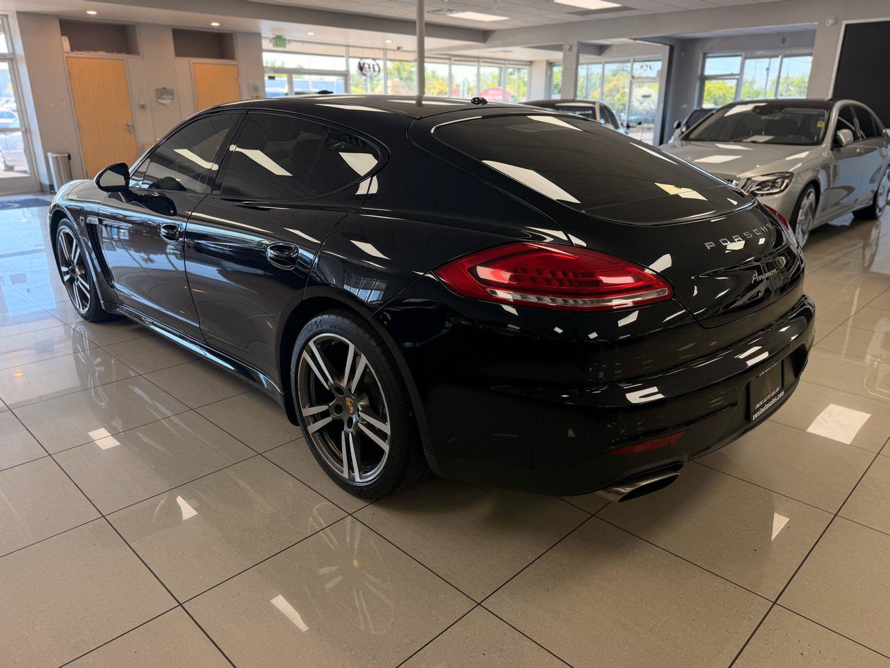 Used 2016 Porsche Panamera 4 AWD/4WD image 7