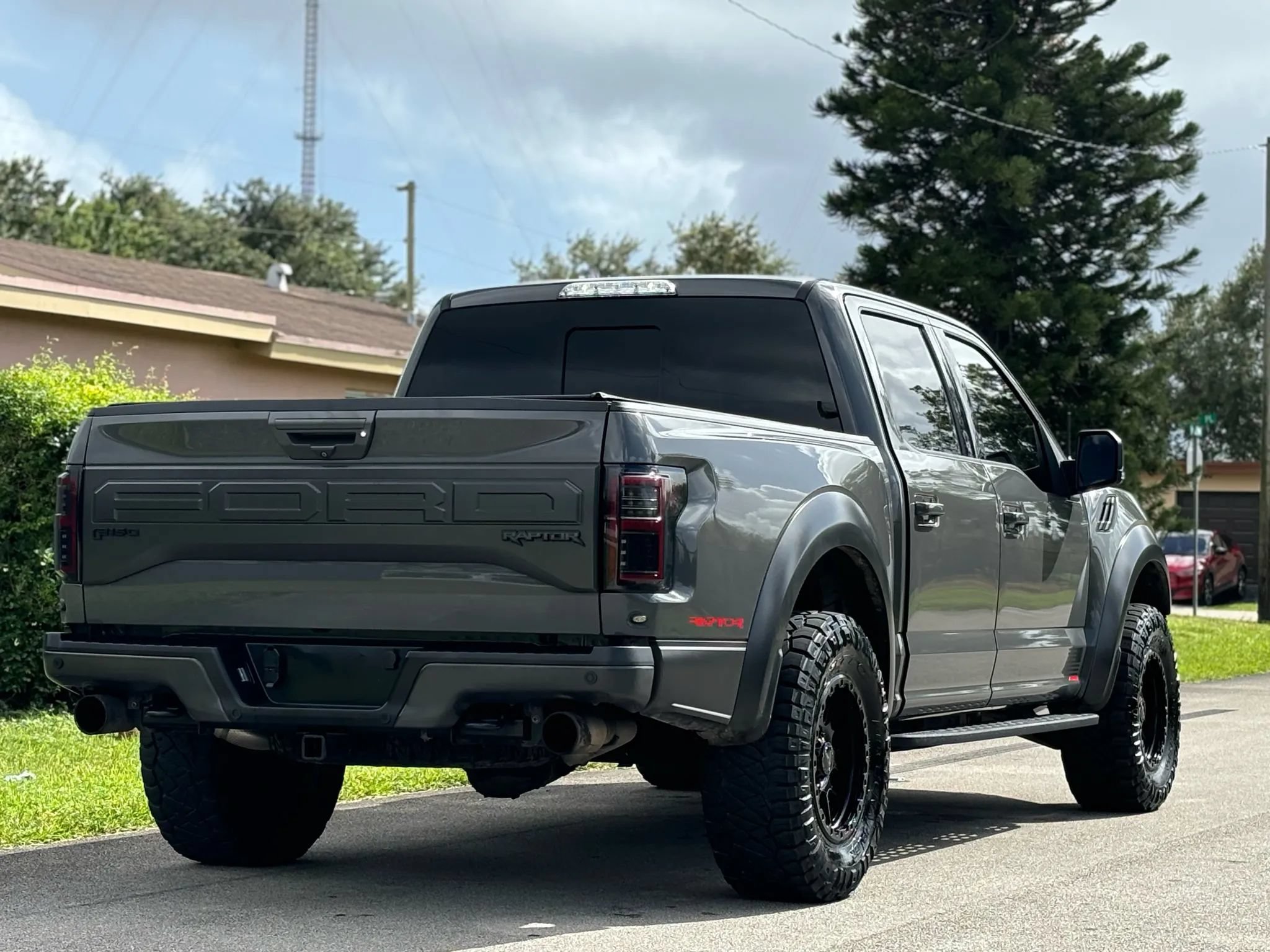 Used 2018 Ford F150 Raptor w/ Equipment Group 802A Luxury AWD/4WD image 4