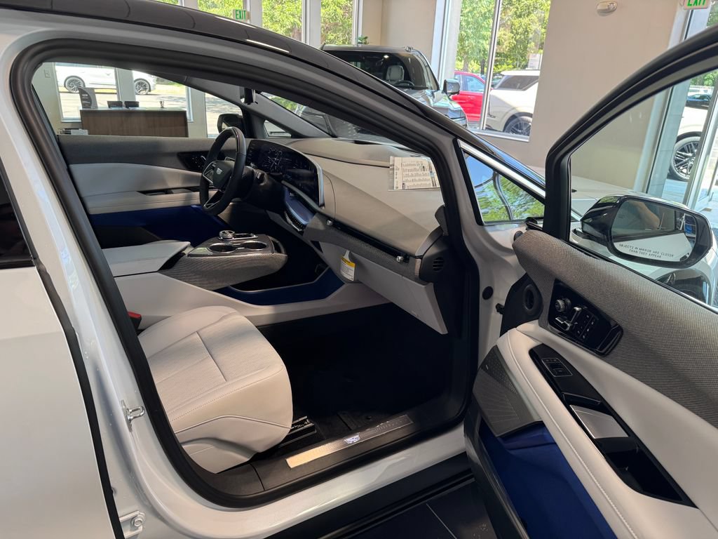 New 2027 Cadillac Optiq Premium Luxury w/ LPO, Floor Liner Package AWD/4WD image 15