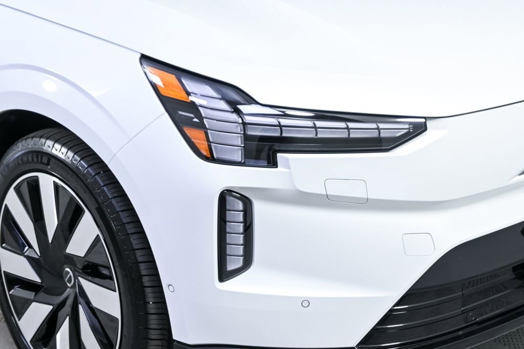 Certified 2025 Volvo EX90 Ultra image 40