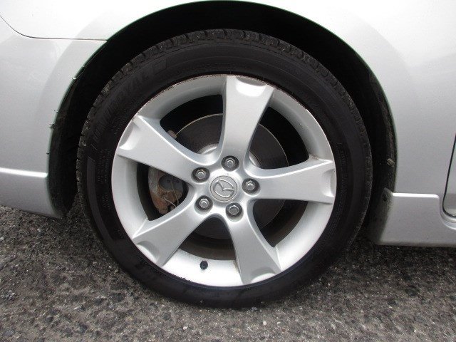 Used 2005 MAZDA MAZDA3 s w/ Moonroof & 6-CD Pkg FWD image 14