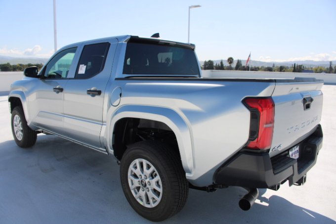 New 2025 Toyota Tacoma SR image 5