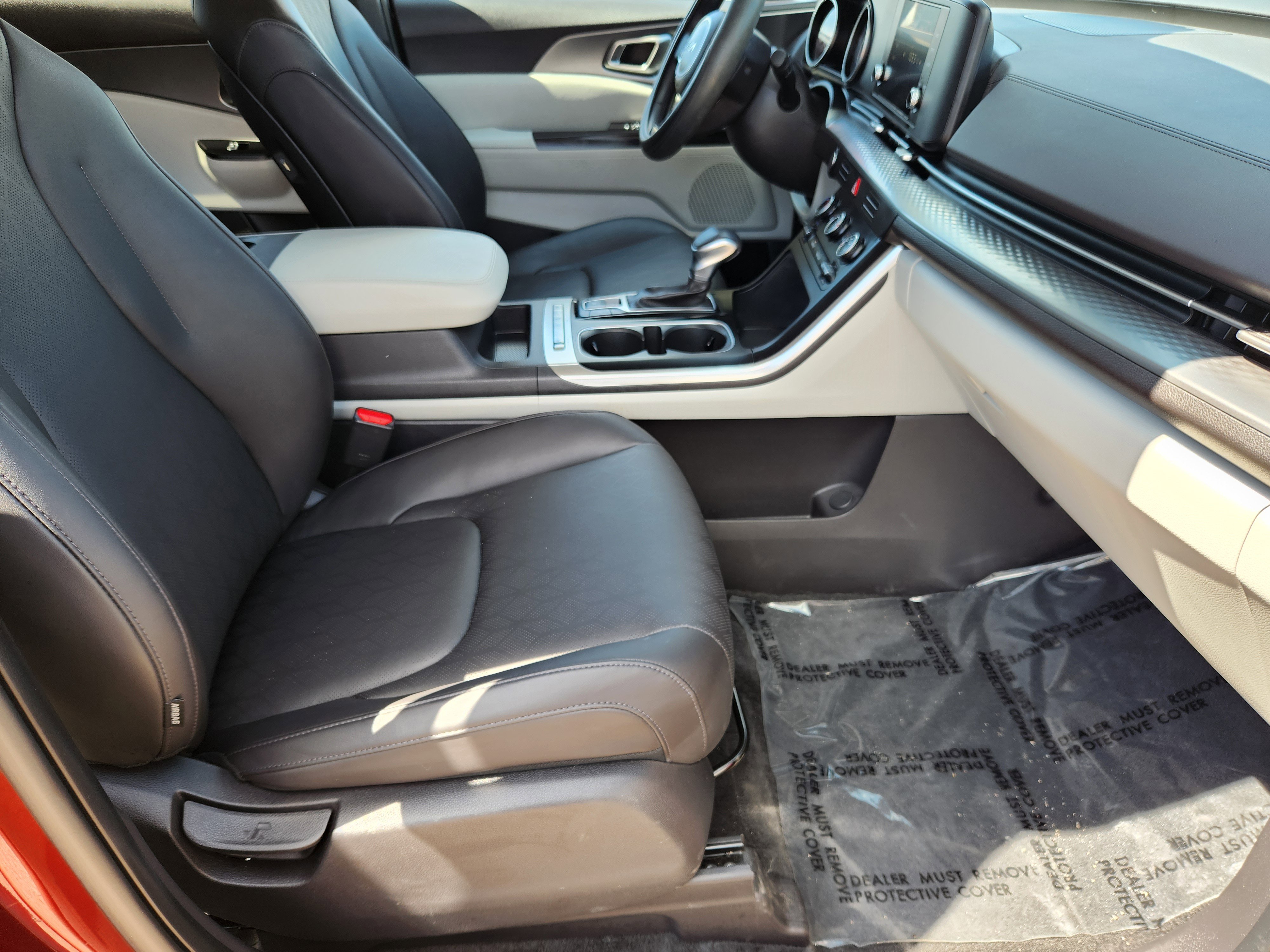 Used 2024 Kia Carnival LX image 14