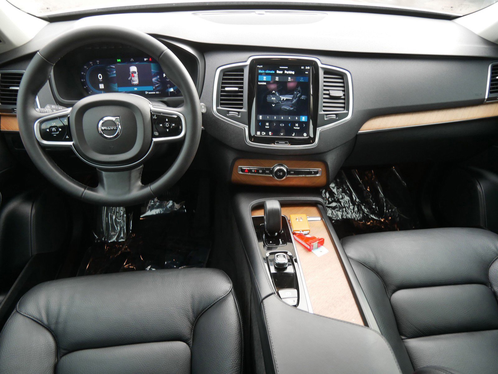 Certified 2024 Volvo XC90 B6 Core w/ Climate Package image 12