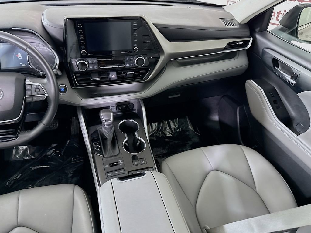Used 2021 Toyota Highlander XLE image 26