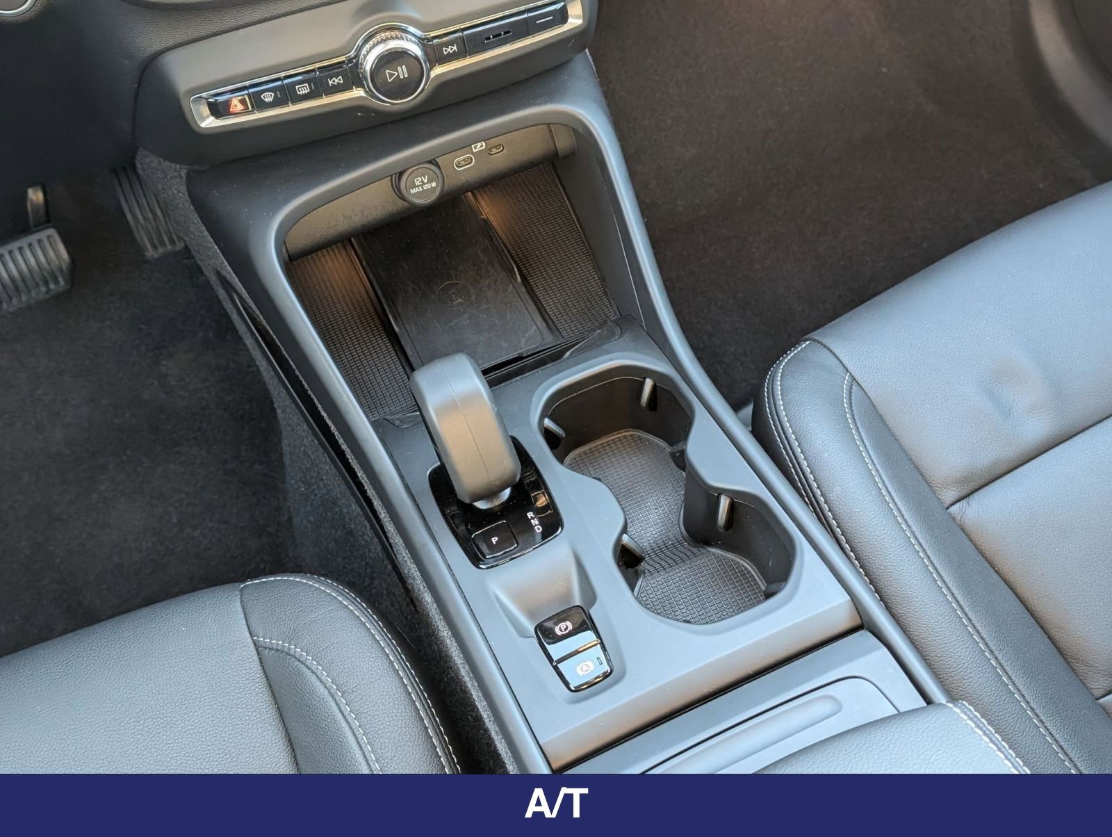 Used 2024 Volvo XC40 B5 Core AWD/4WD image 11