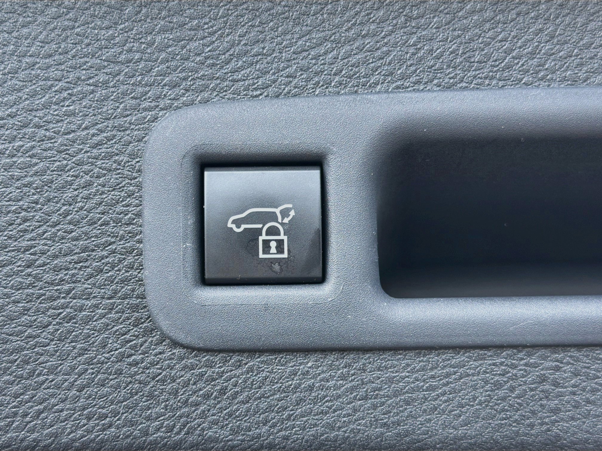 Used 2025 Toyota Sienna Platinum AWD/4WD image 13