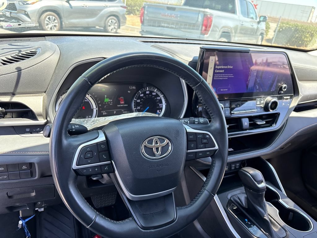 Used 2023 Toyota Highlander Bronze Edition AWD/4WD image 13