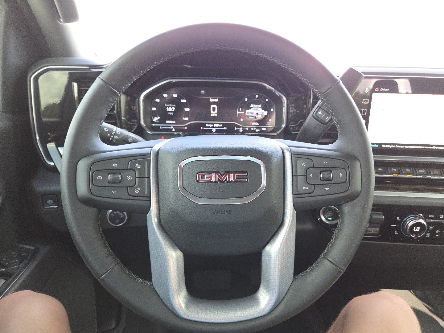 Used 2025 GMC Sierra 1500 SLE w/ Preferred Package AWD/4WD image 29