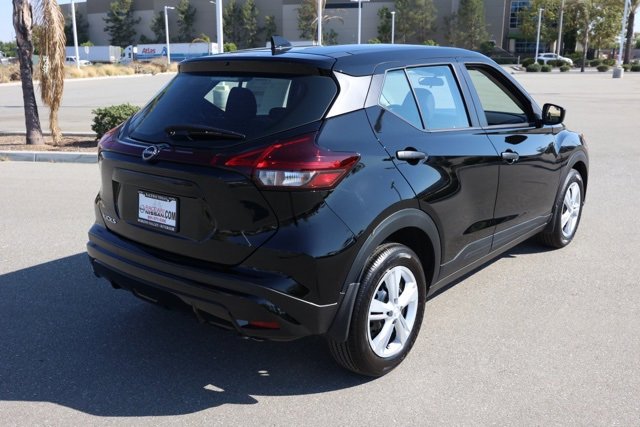 New 2025 Nissan Kicks Play S image 4
