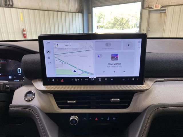 Used 2025 Ford Explorer Active image 40