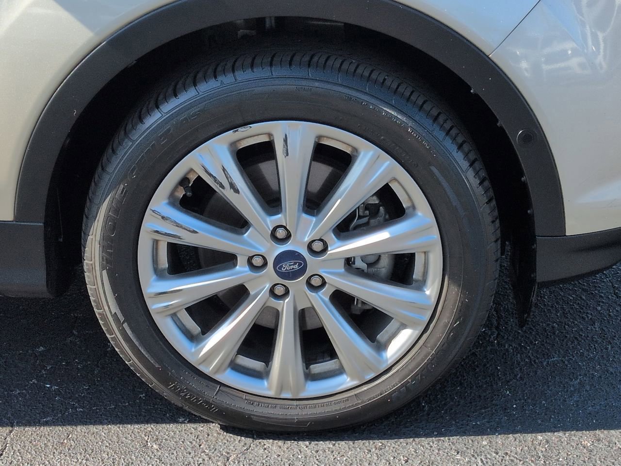 Used 2018 Ford Escape Titanium w/ Ford Safe & Smart Package AWD/4WD image 10