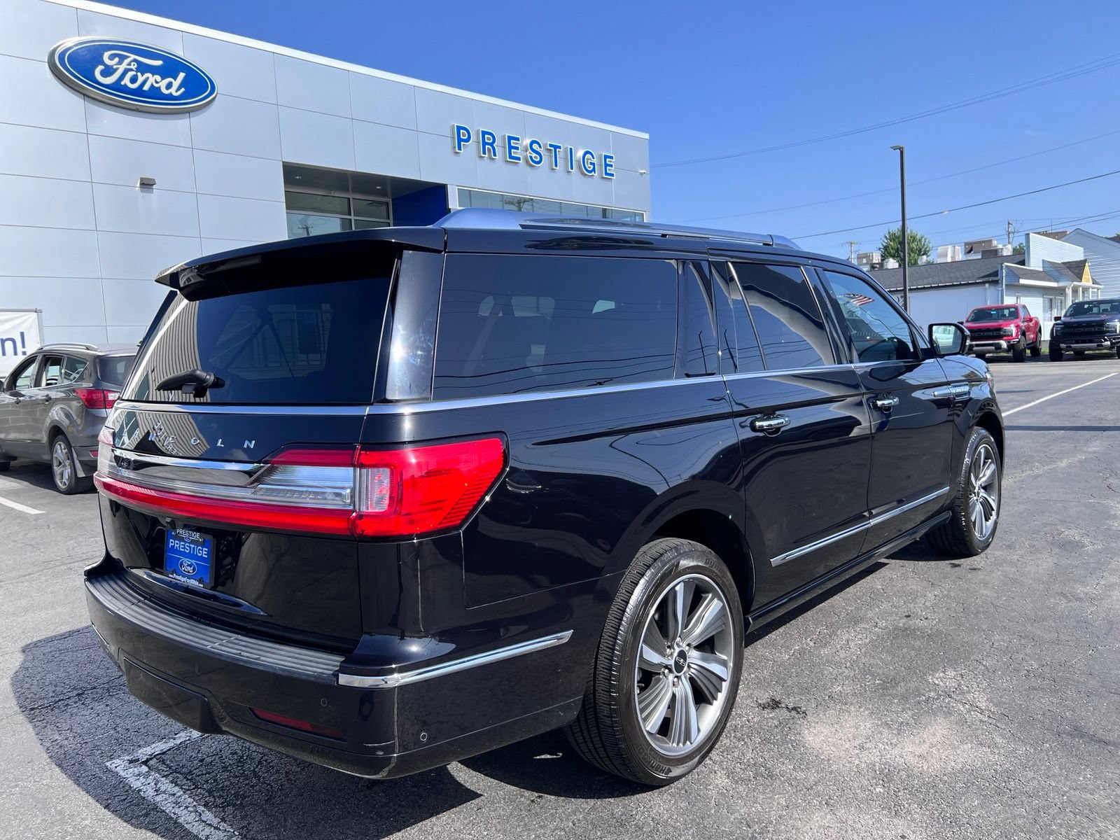 Used 2019 Lincoln Navigator L Reserve AWD/4WD image 7