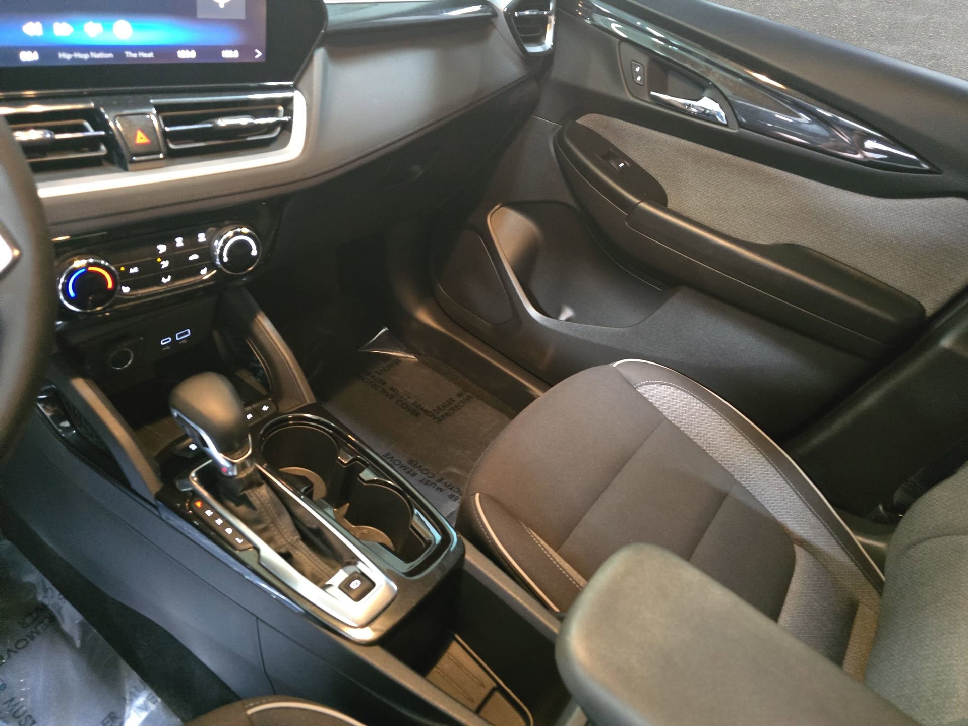 Used 2024 Chevrolet TrailBlazer LT w/ LT Cold Weather Package FWD image 25