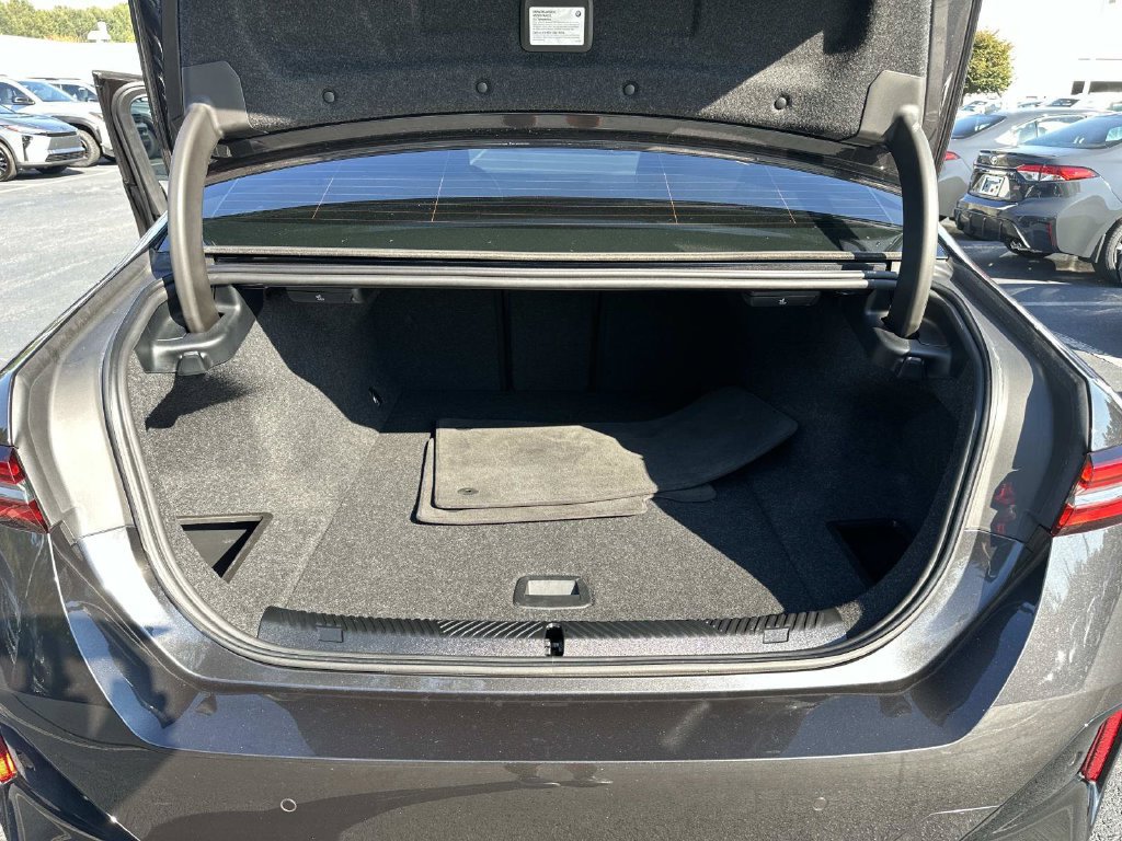 Used 2024 BMW i5 eDrive40i w/ M Sport Package RWD image 13