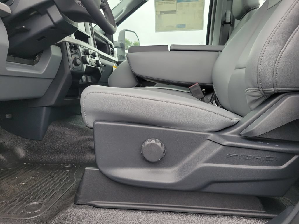 New 2026 Ford F550 4x4 Regular Cab Super Duty image 17