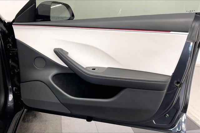 Used 2025 Tesla Model 3 Performance image 27